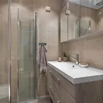 Apartment Spacious With Terrace & Parking *