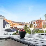 Spacious With Terrace & Parking Apartment *