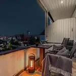 Spacious With Terrace & Parking Bergen