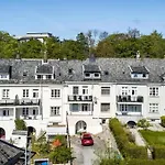 Apartment Spacious With Terrace & Parking Bergen