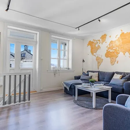 Spacious With Terrace & Parking *