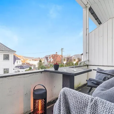 Leilighet Spacious With Terrace & Parking *