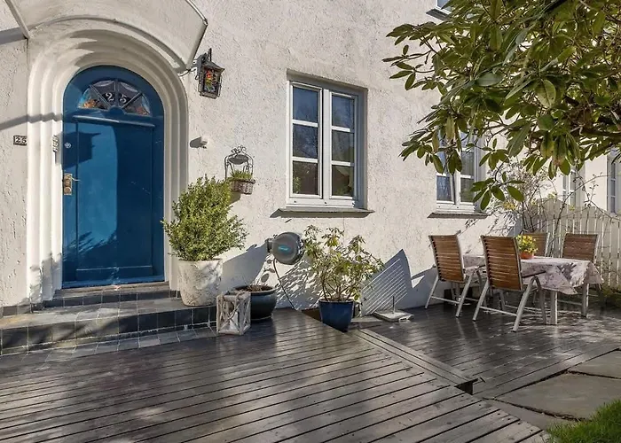 Spacious With Terrace & Parking Leilighet