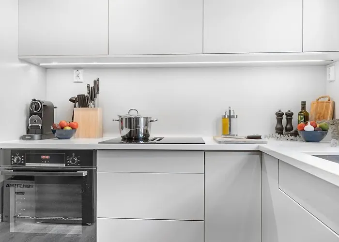 Spacious With Terrace & Parking Bergen