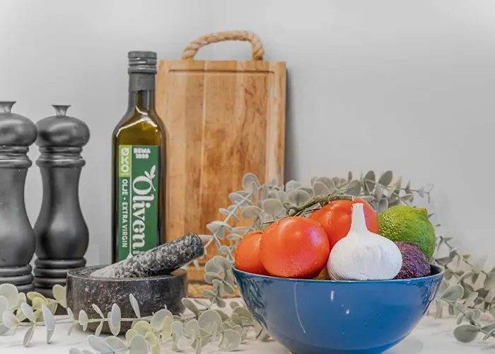 Spacious With Terrace & Parking *