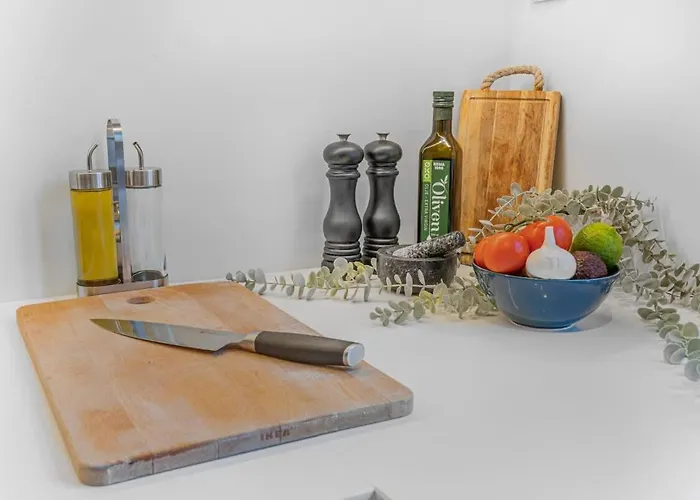 Spacious With Terrace & Parking Bergen