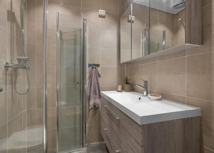 Appartement Spacious With Terrace & Parking *